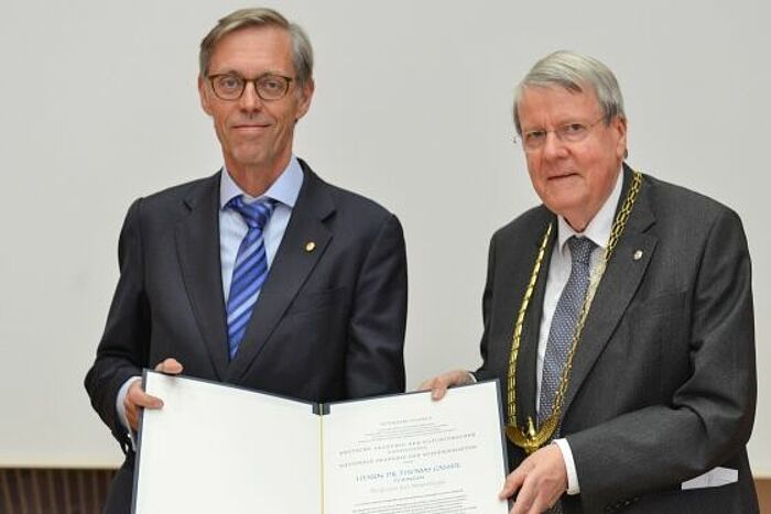 Prof. Thomas Gasser and Prof. Jörg Hacker, President of the German National Academy of Sciences Leopoldina, during the certificate handover