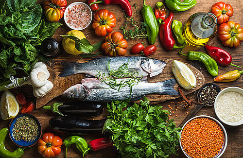 Symbolbild zeigt gesunde, für die Mittelmeerkost typische Lebensmittel.