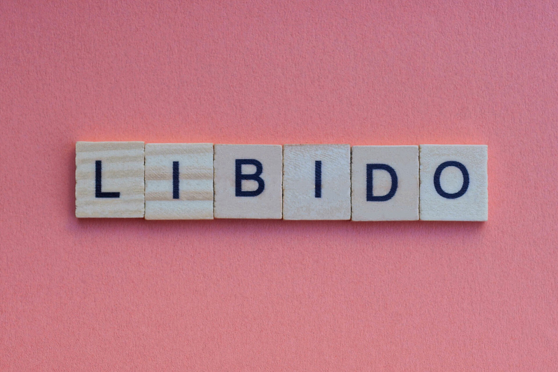 Symbolbild zeigt das Wort Libido, das mit Scrabble-Steinen gelegt ist.