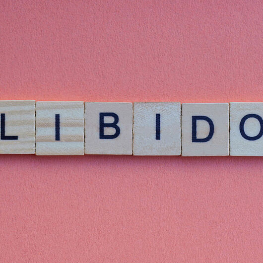 Symbolbild zeigt das Wort Libido, das mit Scrabble-Steinen gelegt ist.