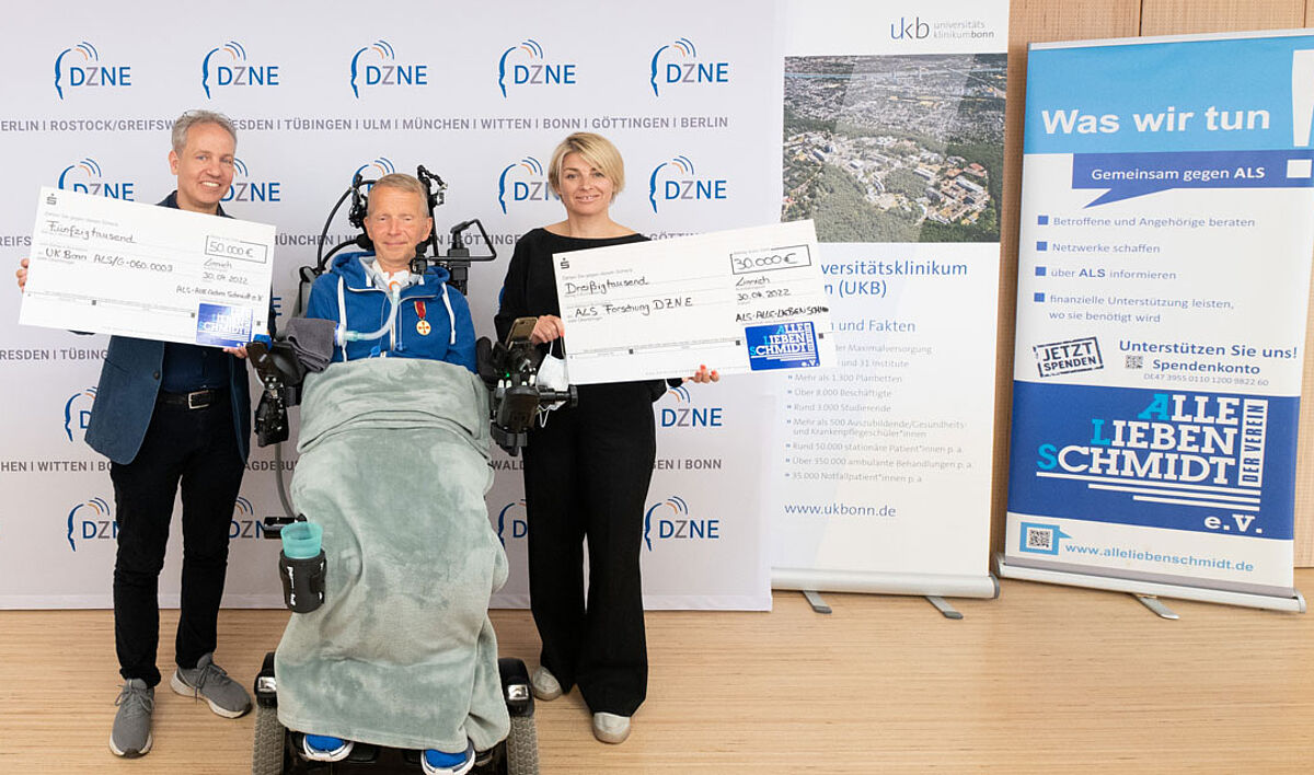 Presentation of the donation checks.